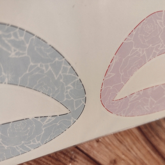 Badwood Temporary Lip Tattoos Blue and Red Roses 2 in Pack - Picture 4 of 4